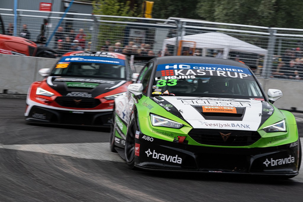 For Lars Højris i #33 vendte en god weekend med lovende fart og gode resultater sig til en ærgerlig slutning, da han i finalen fik smadret raceren i starten
(Foto: Kim Gripping/TCR Denmark)